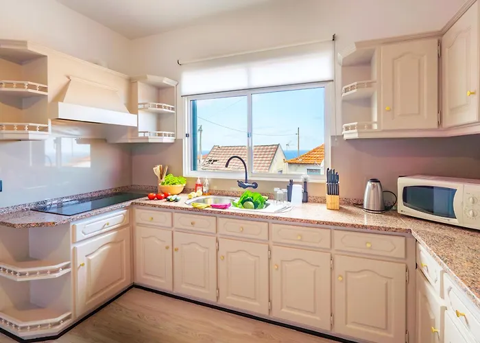 Lighthouse View- Pool Porto Moniz