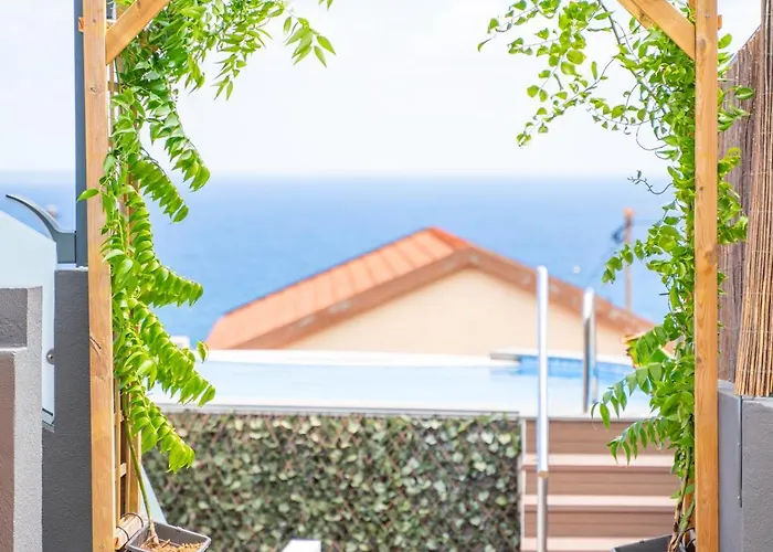 Lighthouse View- Pool * Porto Moniz