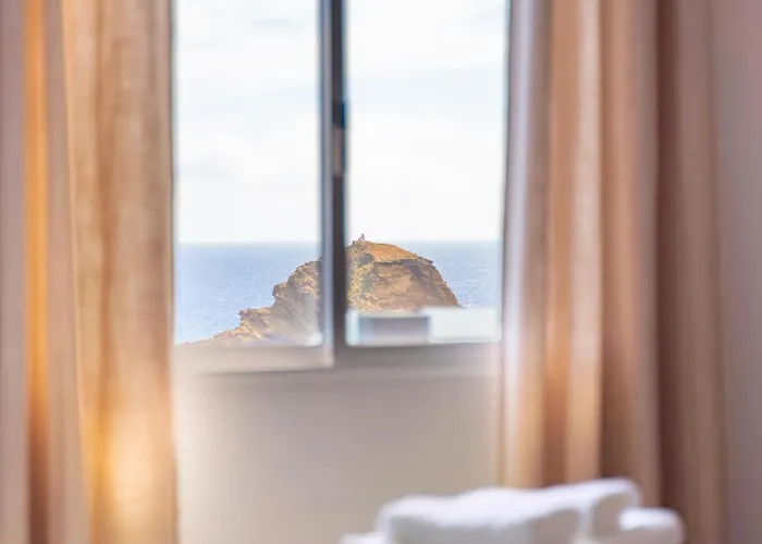 Lighthouse View- Pool * Porto Moniz